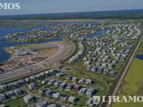 EXCELENTE LOTE AL LAGO EN EL BARRIO MARINAS DE PUERTOS DEL LAGO. ORIENTACION NOROESTE.