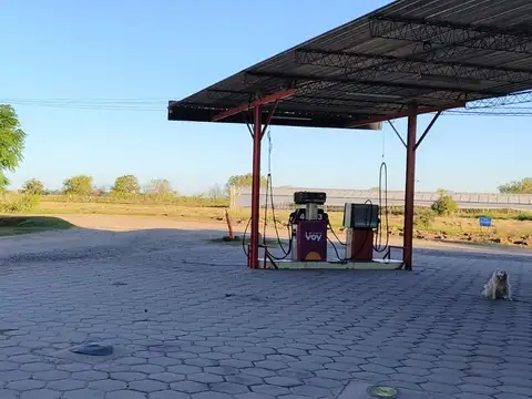 Ex estación de servicio + Local + Casa