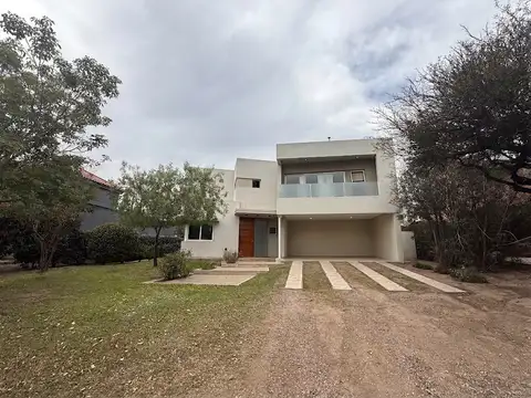   CASA EN ALQUILER  | LOS ÁRBOLES – VALLE ESCONDIDO | 3 DORM y PILETA