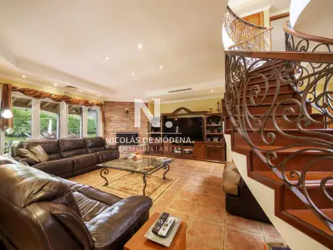 Casa 5 ambientes con 4 baños