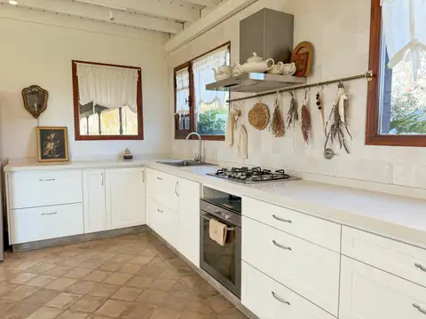 Casa en Venta con 3 cocheras