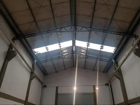EXCELENTE GALPON CON MUY BUENA UBICACION. ESCUCHA OFERTA.