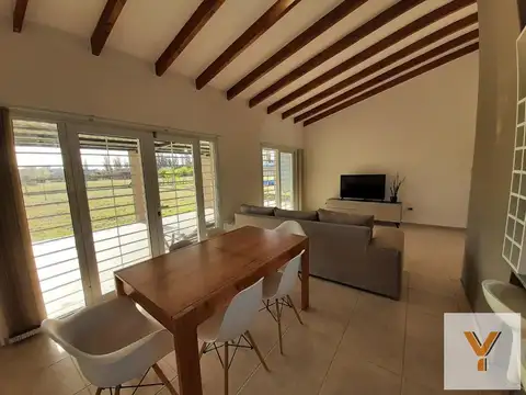 Casa 5 ambientes con 1 baño