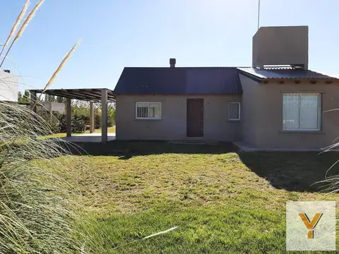 Casa en venta - 2 Dormitorios 2 Baños - Cocheras - 1.000Mts2 - San Rafael