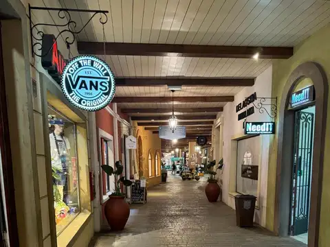 Av. Mariano Castex 1200