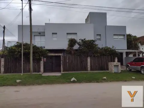 Casa en venta - 4 Dormitorios 3 Baños - Santa Clara del Mar