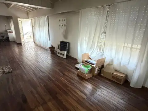 CASA 3 AMBIENTES EN VENTA - VILLA LUZURIAGA