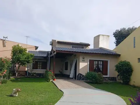 Casa de 3 amb Barrio Castagñino