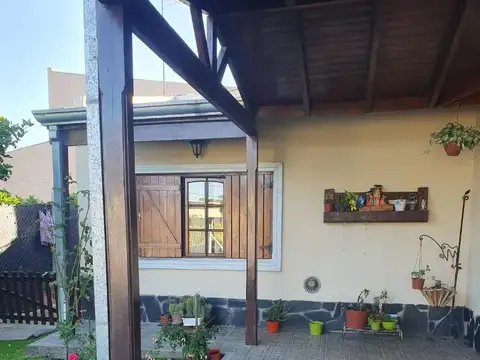 Casa en Venta en Barrio Castagnino, USD 110.000