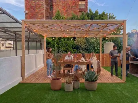 VENTA CASA 4 AMBIENTES, MAS GALERIA, PATIO, JARDIN Y TERRAZA TODA REMODELADA.