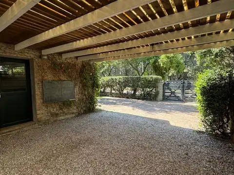 Casa 7 ambientes con 2 baños