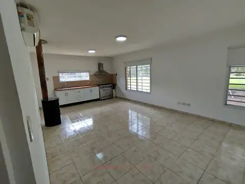 Casa 4 ambientes con 1 baño