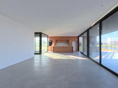 Casa en Venta con 4 cocheras