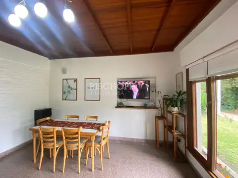 CASA DE 3 AMBIENTES EN BARRIO NORTE + DEPTO. TODOS LOS SERVICIOS