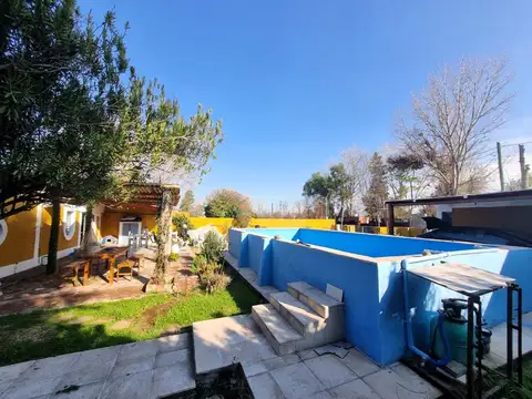 Venta casa con pileta y dpto en Las Compuertas