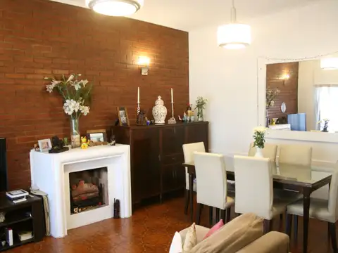 Casa 6 ambientes con 2 baños