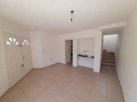 Casa 4 ambientes con 1 baño