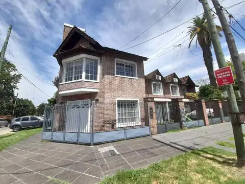 Excelente dúplex de 4 ambientes en la la zona más linda de Haedo a 4 cuadras de Av. Rivadavia.
