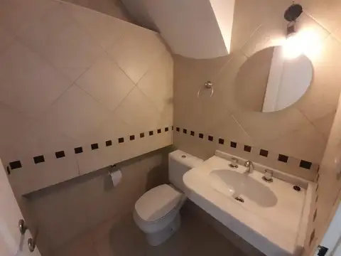 Casa en Alquiler con 1 cochera