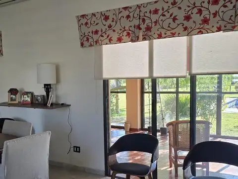 Casa en Venta con 3 cocheras