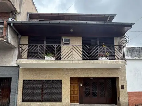 EXCELENTE CHALET DE 5 AMBIENTES