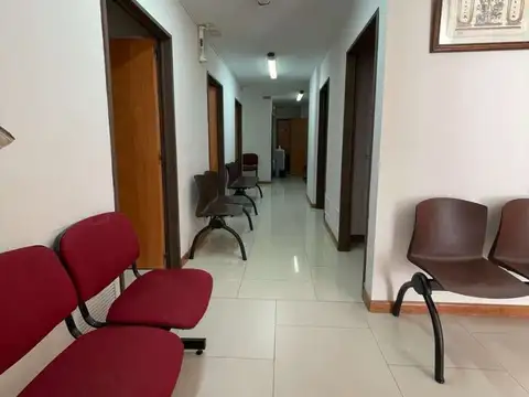 LOCAL 190 M2 - COCHERA, IMPECABLE ESTADO