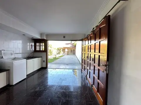VENTA CASA 5 AMBIENTES + QUINCHO - PERLA NORTE