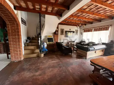 485 e/ 8 y 10 1400, Piso 0