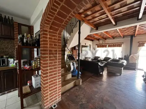 Casa en Venta con 4 cocheras
