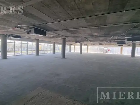 Oficina Monoambiente con 14 baños