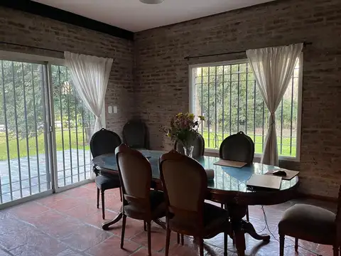 Casa en Alquiler con 5 cocheras