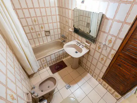 Casa 5 ambientes con 2 baños