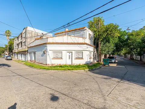 VENTA - Casa de 3 dormitorios con cochera y terraza - Barrio Sarmiento, Rosario.