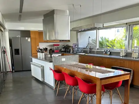 ABRIL CLUB DE CAMPO, MODERNA CASA  AL GOLF EN EXCELENTE ESTADO