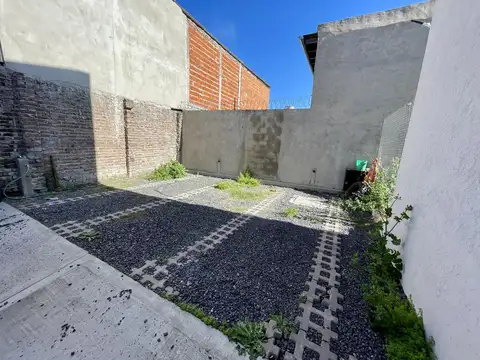 Casa 2 ambientes con 1 baño