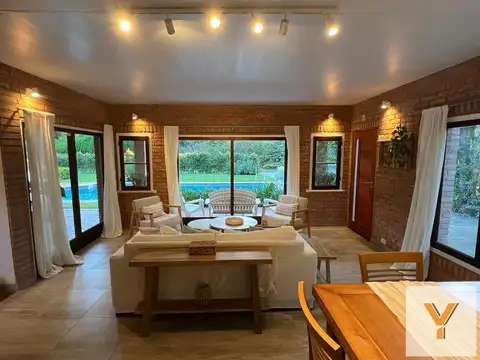 Casa en Venta con 4 cocheras