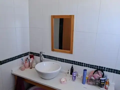 EN VENTA CASA 2 DORMITORIOS - PLOTTIER
