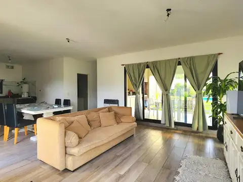 Casa en venta - con piscina - Barrio Santa Emilia, Pilar del Este