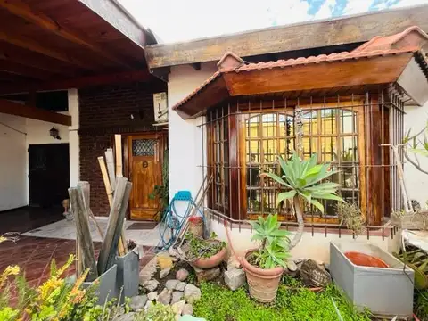 Casa 6 ambientes con 3 baños