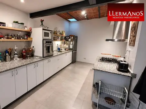 Venta Casa 3 Ambientes 2 dormitorios,Saavedra con 2 pisos.