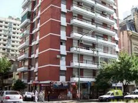 2 amb con balcón. Al norte, amplio, todo luminoso al norte, torre en esquina, a mts subte