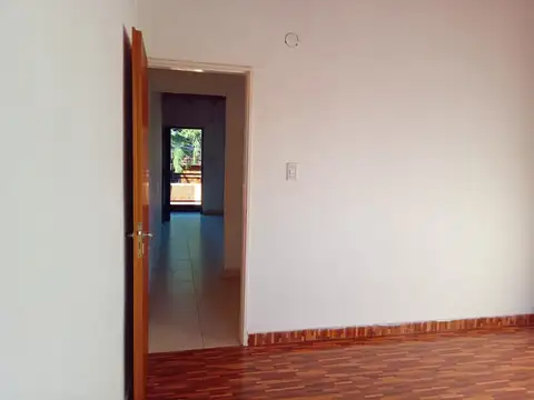 Departamento 2 ambientes Planta alta con cochera -