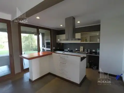 Casa 5 ambientes con 3 baños