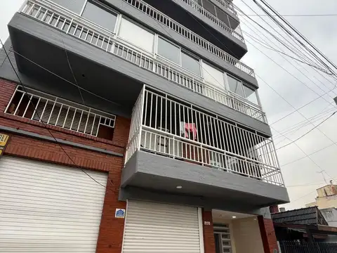 Departamento en alquler 2 ambientes en 5to piso, luminoso, edificio con ascensor - Lomas del Mirador
