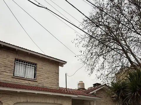 EXCELENTE PH 4 AMBIENTES CON GARAGE Y PATIO, NUEVA POMPEYA