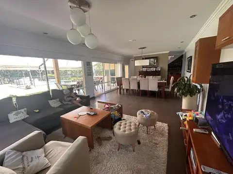 CASA VENTA LA CANDIDA CLUB DE CAMPO 3 DORMITORIOS PISCINA