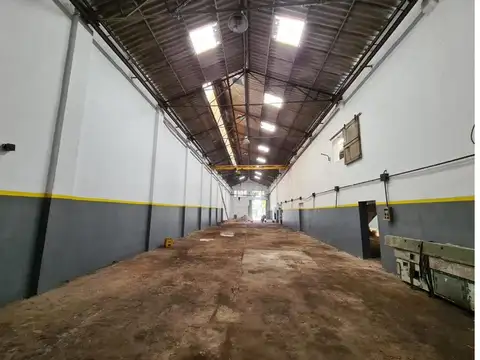 Galpón de 890 m² C/ depto 3 Amb y local - Valentín Alsina.