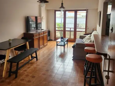 OPORTUNIDAD | 4 AMBIENTES EXTERNO CON BALCÓN CORRIDO EN LA PERLA