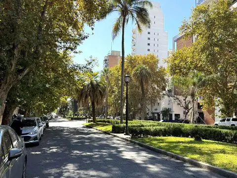 Casa 8 ambientes con 4 baños