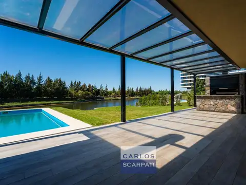 Casa en Venta con 4 cocheras